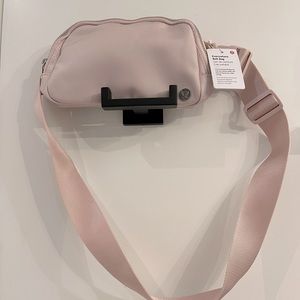 BNWT Lululemon Everywhere Belt Bag